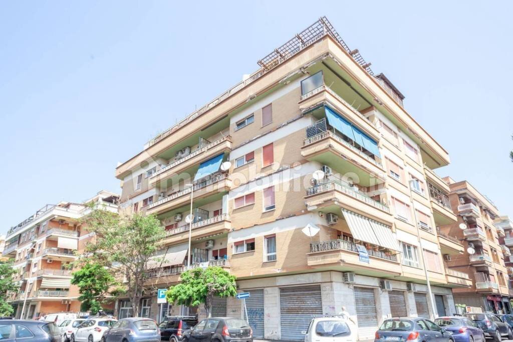 Facciata - Four-room apartment viale dei Romagnoli, Roma (neighborhood Lido di Ostia) - photo 1
