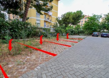 2.1 posti auto.jpg - Posto Auto Via Pier Domenico da Bissone 36R, Genova (zona Sestri Ponente) - foto 1