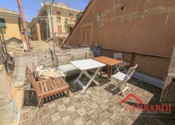 6.2 TERRAZZO.jpg - Trilocale Genova (zona Sestri Ponente) - foto 15