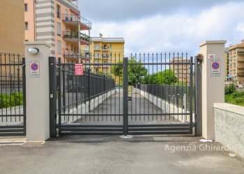 1.2 ingresso.jpg - Posto Auto Via Pier Domenico da Bissone 36R, Genova (zona Sestri Ponente) - foto 5