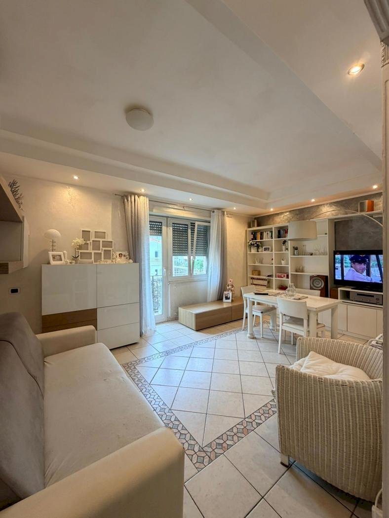 2.jpg - Apartment Via Montello 46, Aprilia - photo 1