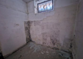 spogliatoi e bagni (1) (Copy) - Commercial Premises Via A. Gavino 90 R, Campomorone - photo 12