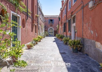 Four-room apartment Venezia (neighborhood Giudecca) - photo 1
