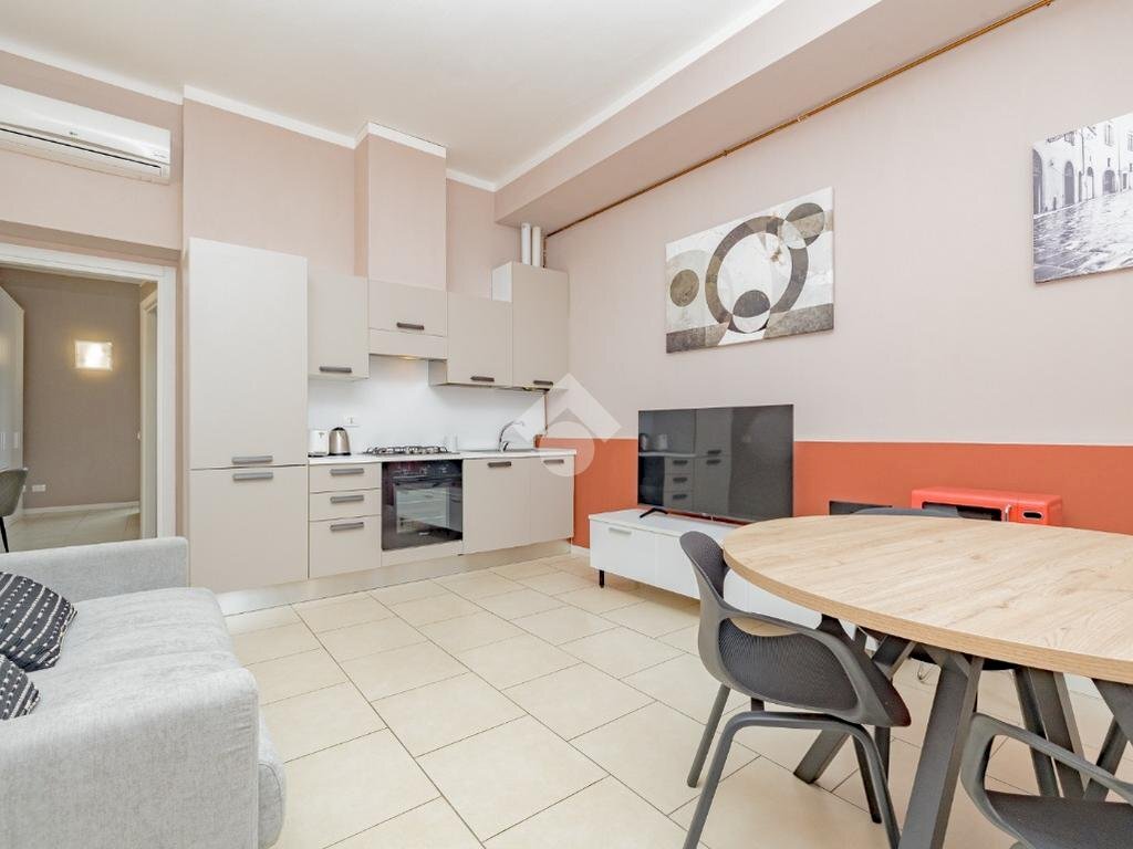 Two-room apartment Via Garigliano, Milano (neighborhood Isola) - photo 1
