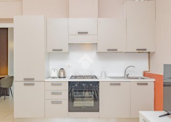 Two-room apartment Via Garigliano, Milano (neighborhood Isola) - photo 3