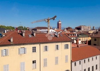 Four-room apartment Via S. Francesco da Paola, Torino (neighborhood Centro) - photo 1