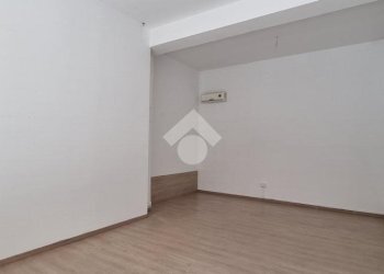 Shop Via Albini, Bologna (neighborhood Murri) - photo 10