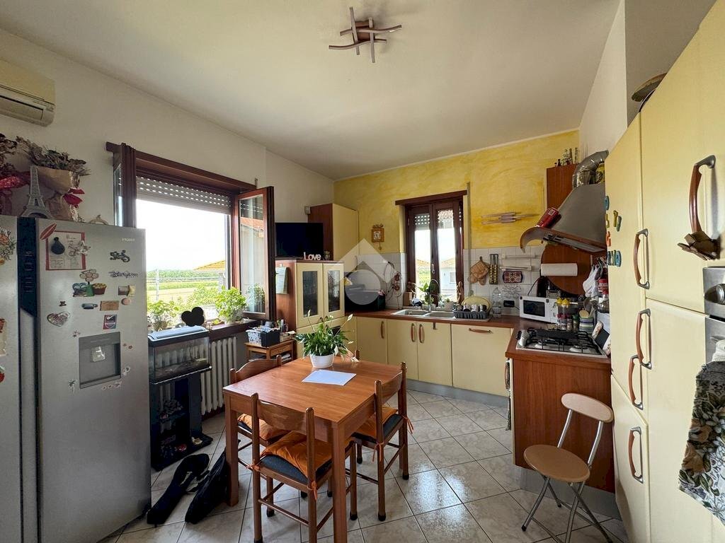 Three-room apartment Via Cervino, Oleggio - photo 3