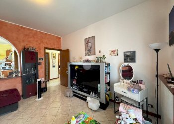 Three-room apartment Via Cervino, Oleggio - photo 8