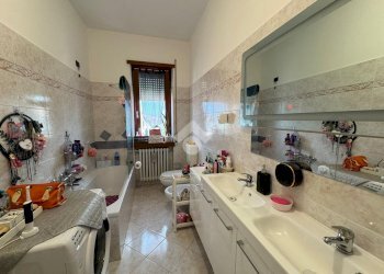 Three-room apartment Via Cervino, Oleggio - photo 14