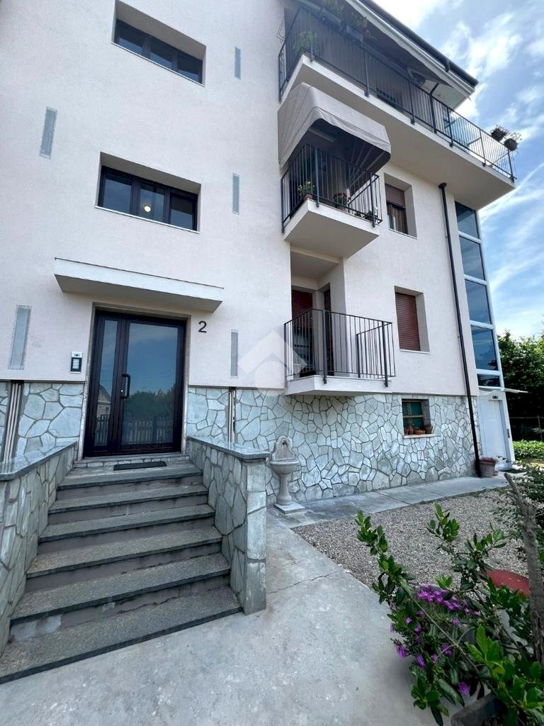 Four-room apartment Via Barbaresco, Alba - photo 1