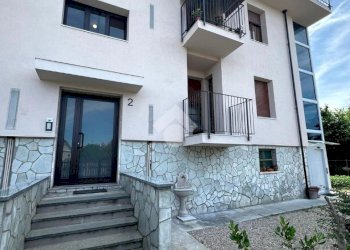 Four-room apartment Via Barbaresco, Alba - photo 1