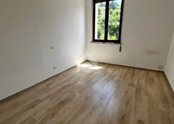 Four-room apartment Via Barbaresco, Alba - photo 4