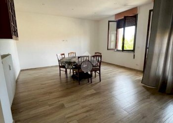 Four-room apartment Via Barbaresco, Alba - photo 5