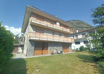 Four-room apartment via Circonvallazione, 73, Verrès - photo 1