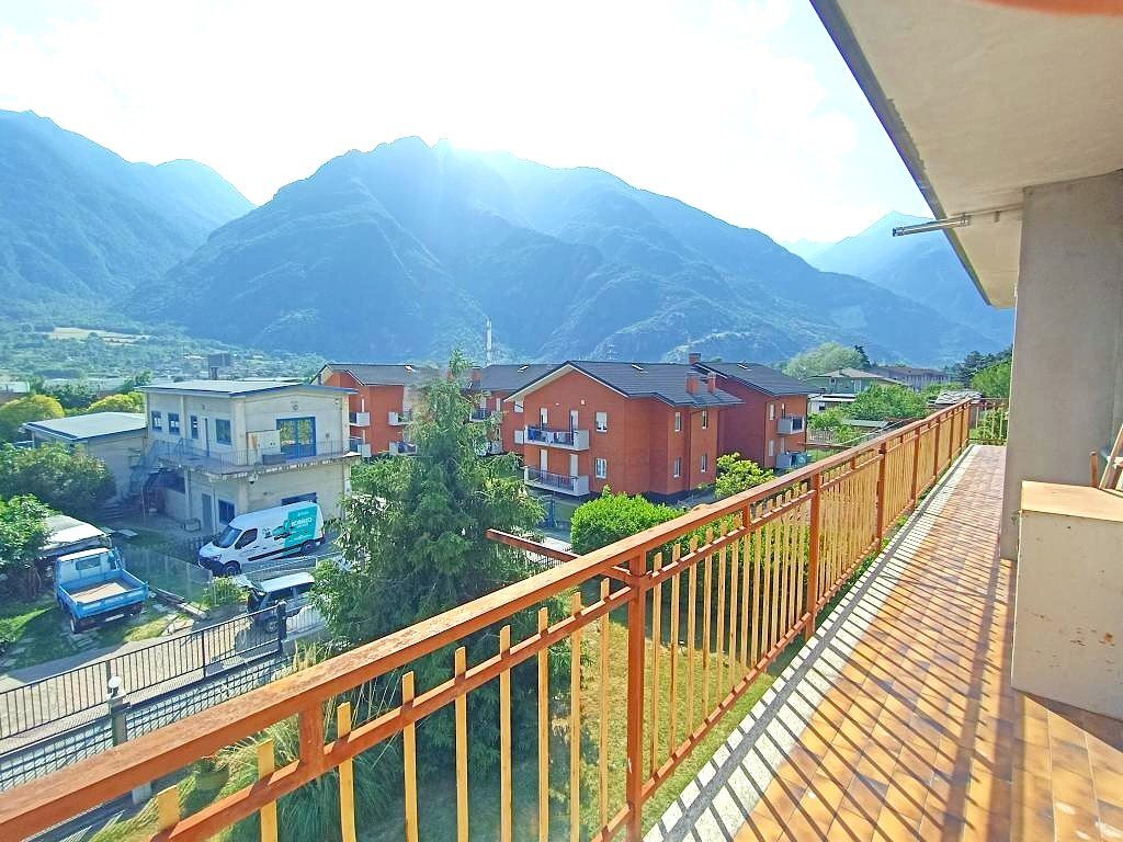 Four-room apartment via Circonvallazione, 73, Verrès - photo 1