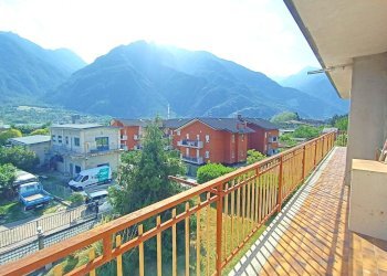 Four-room apartment via Circonvallazione, 73, Verrès - photo 1