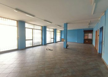 Negozio via Circonvallazione, 73, Verrès - foto 4
