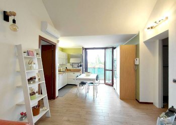 Three-room apartment Mezzago - photo 1