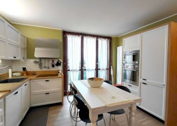 Three-room apartment Mezzago - photo 4