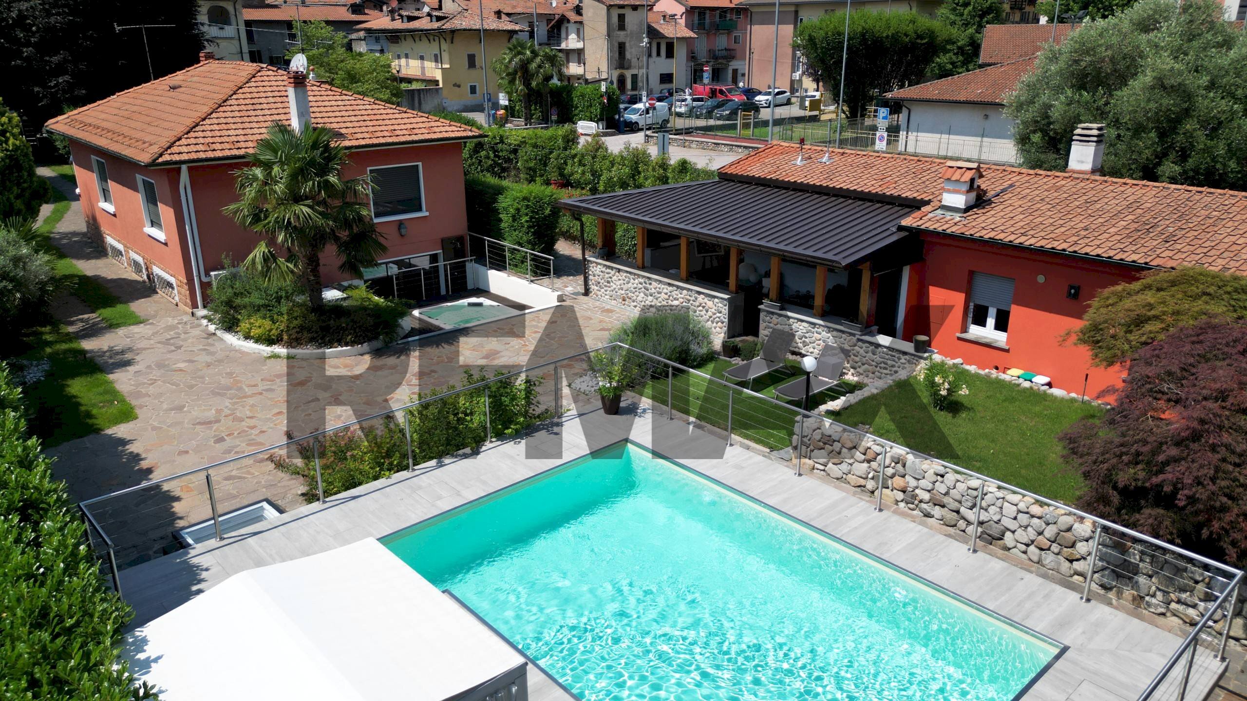 Piscina - Villa VIA GIROLA
 
10, Besano - photo 1