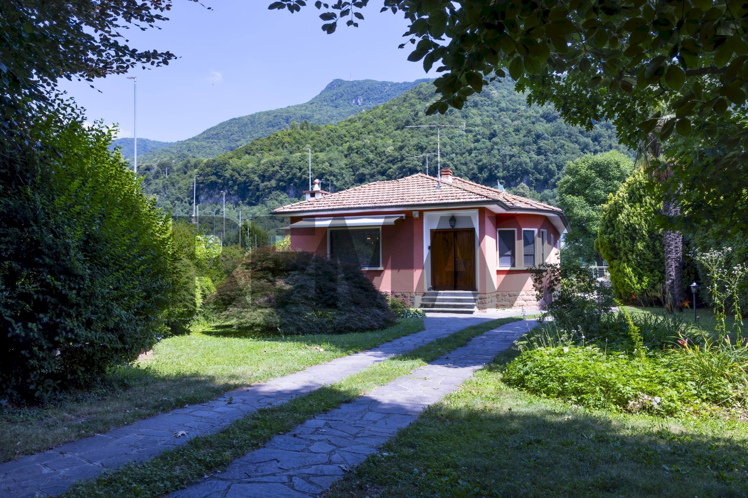 Casa all\'aperto - Villa VIA GIROLA
10, Besano - photo 3