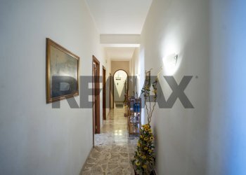 Hall / corridoio - Apartment Via Etnea
 
46, Gravina di Catania - photo 7