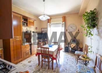 Sala da pranzo - Apartment Via Etnea
 
46, Gravina di Catania - photo 11