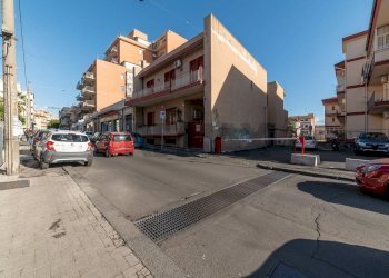 Edificio all\'aperto - Locale Commerciale Via Del Bosco
298, Catania - foto 1