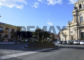 Edificio all\'aperto - Shop Via Giuseppe Mazzini
5/7, Santa Venerina - photo 2