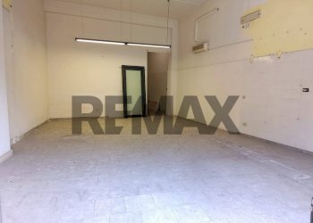 Stanza vuota - Shop Via Giuseppe Mazzini
5/7, Santa Venerina - photo 10