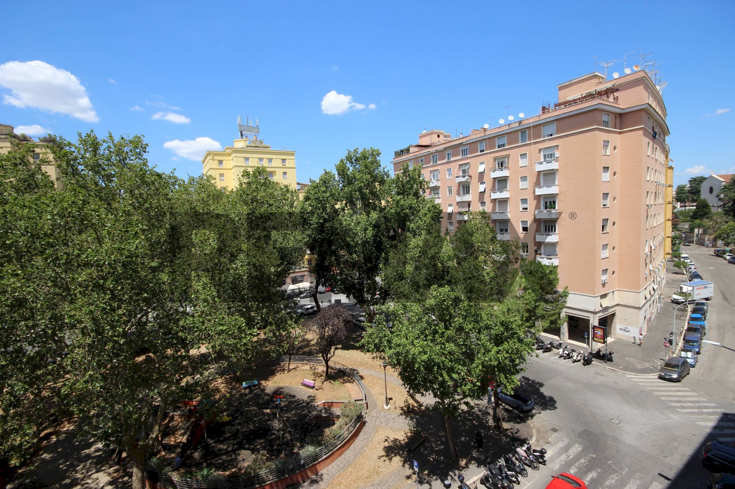 Edificio all\'aperto - Bilocale Piazza Ragusa
 
42, Roma - foto 1