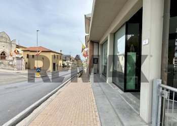 Edificio all\'aperto - Attività Commerciale Via Provinciale Cerretese
4, Cerreto Guidi - foto 3