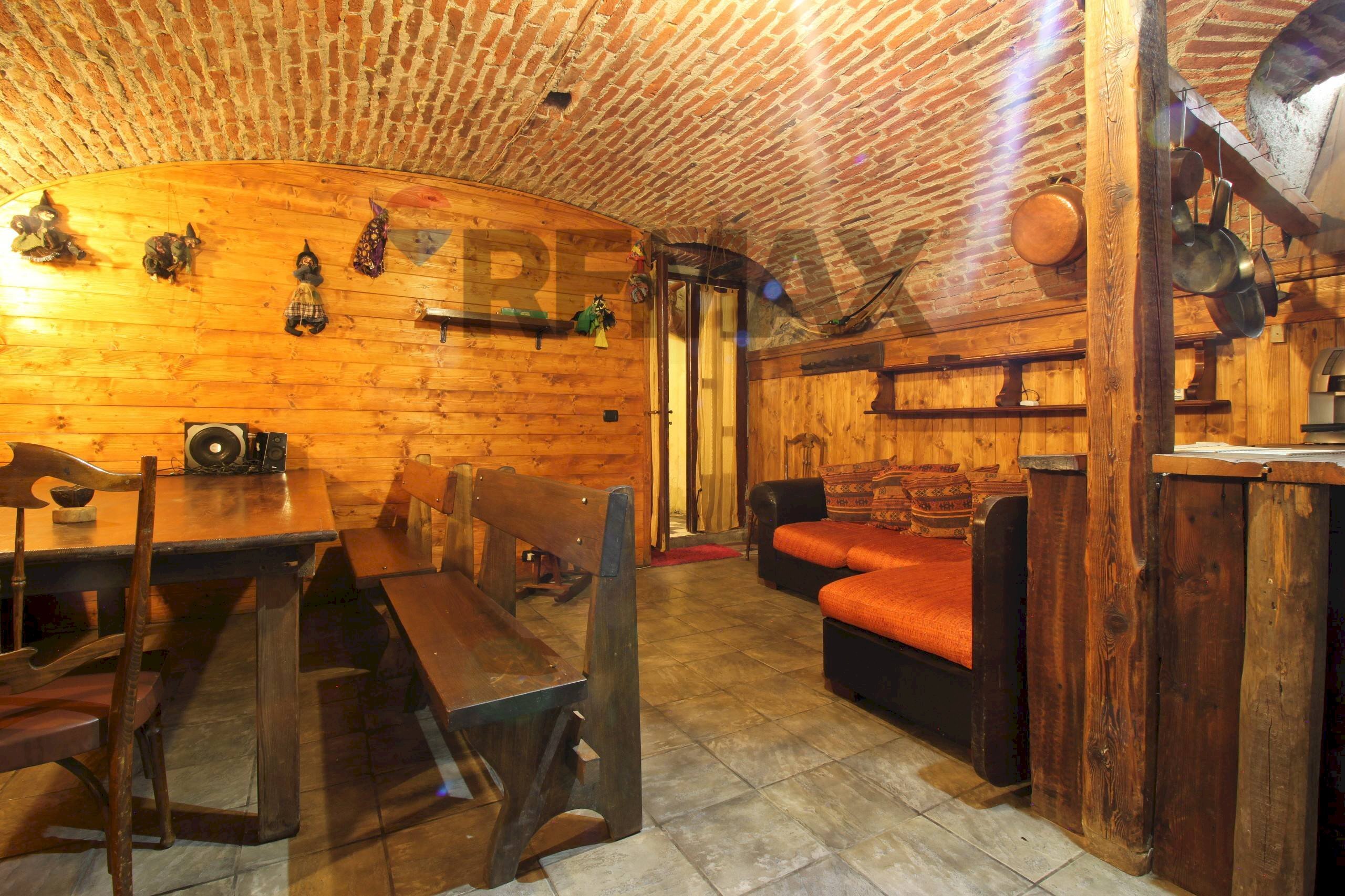 Sala da pranzo - Semi-detached house Via Caviglione
59, Pont-Canavese - photo 3