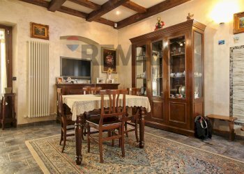 Sala da pranzo - Semi-detached house Via Caviglione
 
59, Pont-Canavese - photo 5