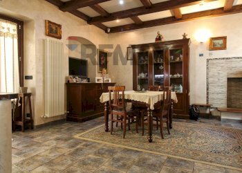 Sala da pranzo - Semi-detached house Via Caviglione
 
59, Pont-Canavese - photo 7
