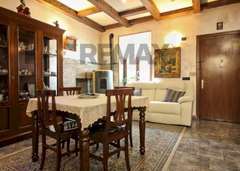Sala da pranzo - Semi-detached house Via Caviglione
 
59, Pont-Canavese - photo 9