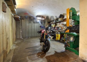 Dispensa di stoccaggio - Semi-detached house Via Caviglione
 
59, Pont-Canavese - photo 39