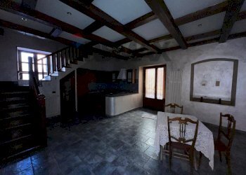 Sala da pranzo - Semi-detached house Via Caviglione
 
59, Pont-Canavese - photo 53