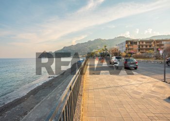 Vista dell\'acqua - Commercial Activity via lungo mare
86, Sant'Alessio Siculo - photo 9