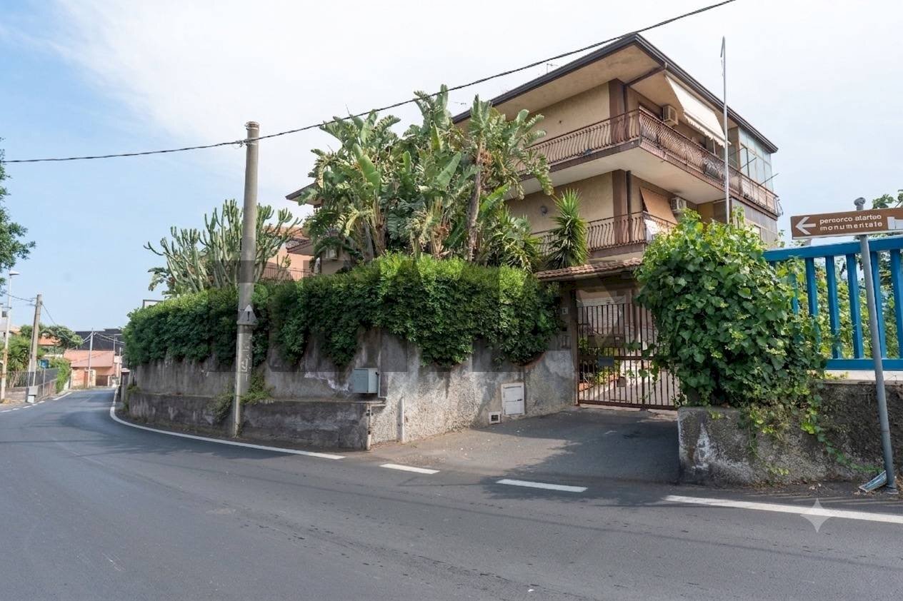 Edificio all\'aperto - Quadrilocale Via Carrubella
 
10 A, Catania - foto 1