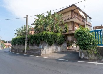 Edificio all\'aperto - Quadrilocale Via Carrubella
 
10 A, Catania - foto 1