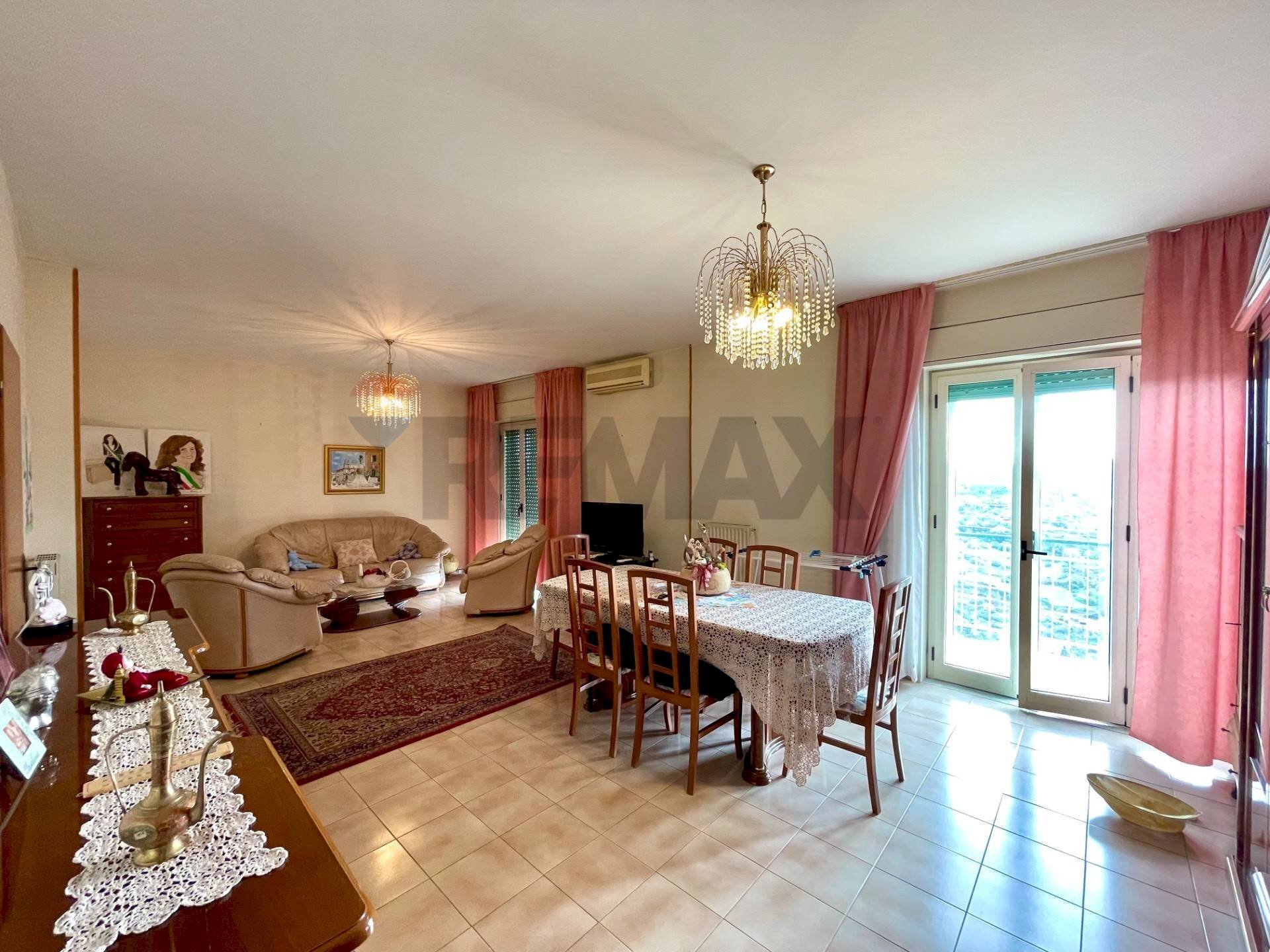Sala da pranzo - Three-room apartment via Rimembranze
70, Mineo - photo 2