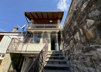 Casa all\'aperto - Casa semi indipendente BAROSTRO
 
SNC, Brallo di Pregola - foto 1