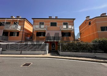 Edificio all\'aperto - Two-room apartment Via Emanuele Fava
 
2, Savona - photo 1
