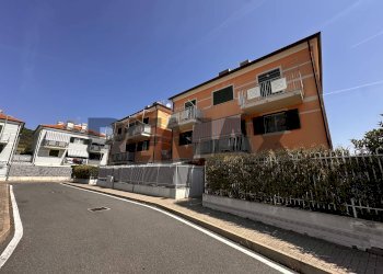 Edificio all\'aperto - Two-room apartment Via Emanuele Fava
 
2, Savona - photo 7