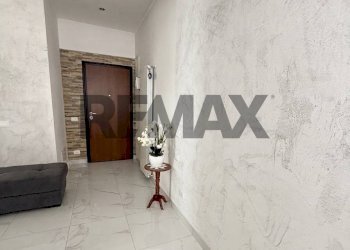 Hall / corridoio - Trilocale Via Giacomo Matteotti
 
21, Altare - foto 4