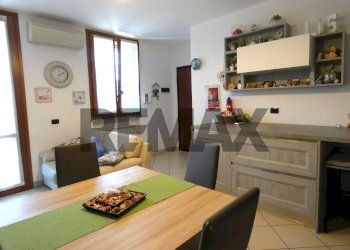 Sala da pranzo - Three-room apartment via verdi
 
14/a, Giussago - photo 12