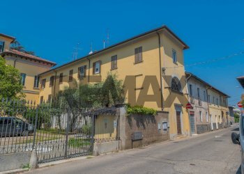 Edificio all\'aperto - Three-room apartment VIA CANTU
 
15, Cassano Magnago - photo 1
