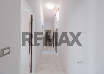 Hall / corridoio - Three-room apartment VIA CANTU
 
15, Cassano Magnago - photo 14